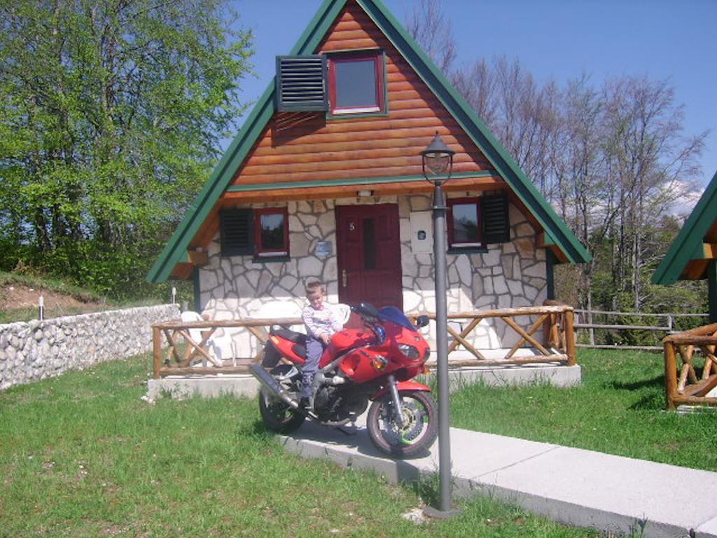 Durmitor Bungalows 자블야크 외부 사진